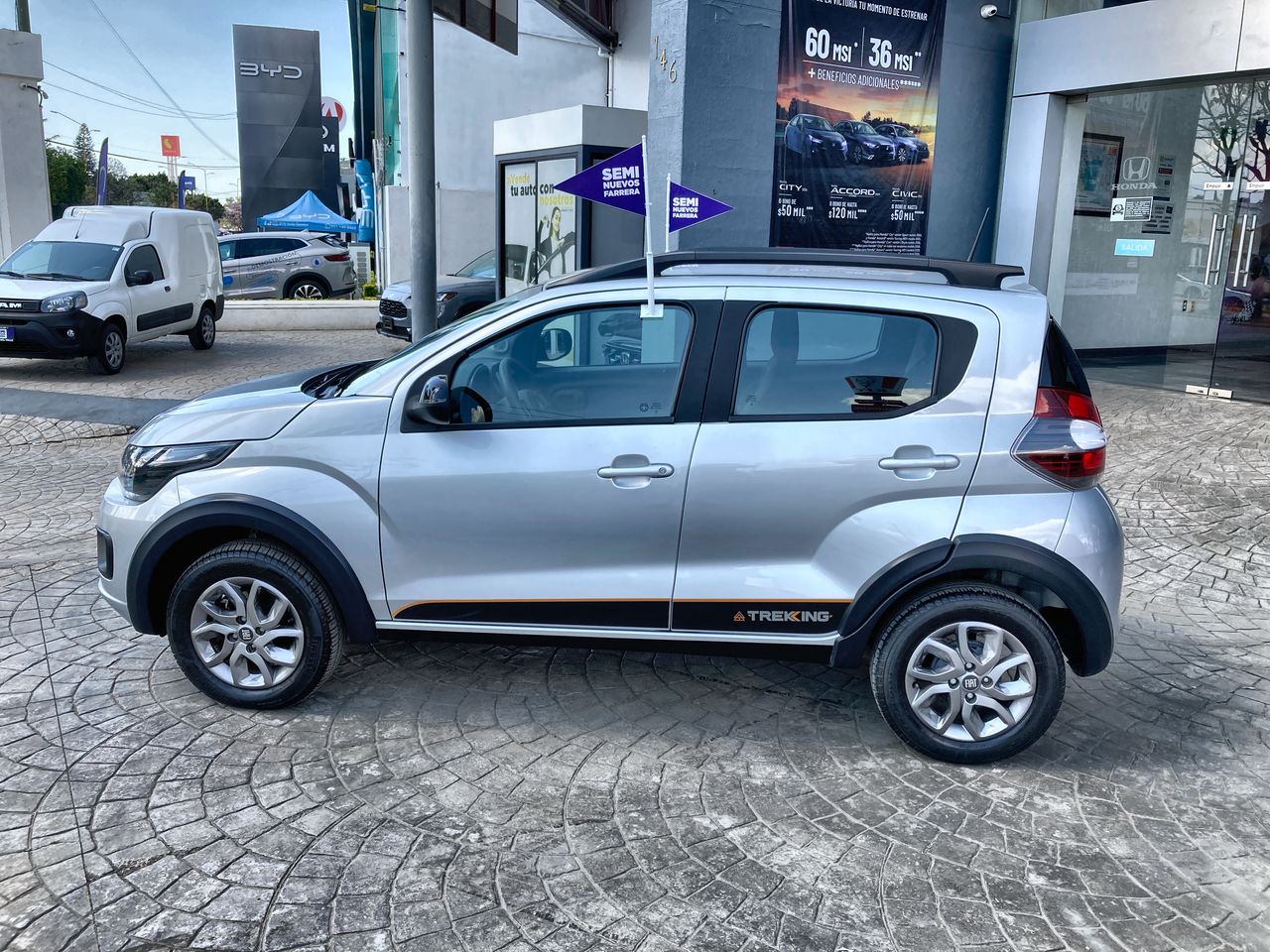 2024 FIAT Mobi 1.0 Trekking Mt